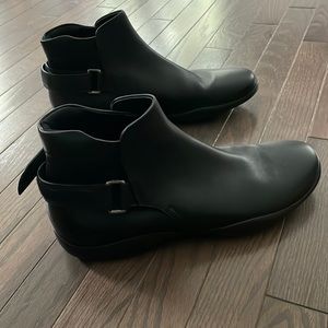 Men’s Prada shoes size 8.5 never worn